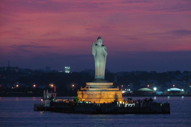 Estatua de Buda Hussain Sagar