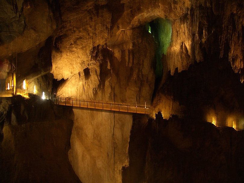 10 Famous Underground Caves in the World (with Photos) - Touropia