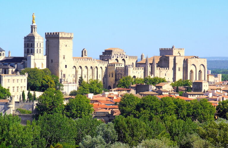 17-most-beautiful-palaces-in-the-world-map-touropia