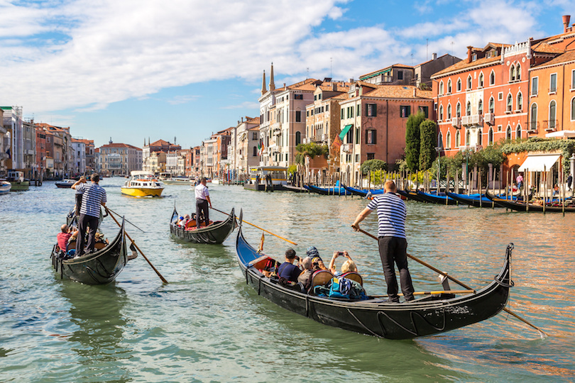 Góndola por el Canal Grande de Venecia