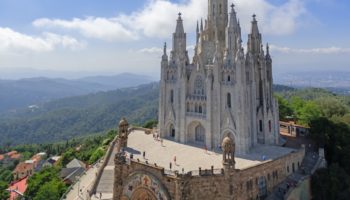 spain tourist visitors