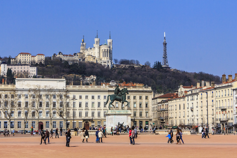 17 Best Cities to Visit in France (with Map) - Touropia