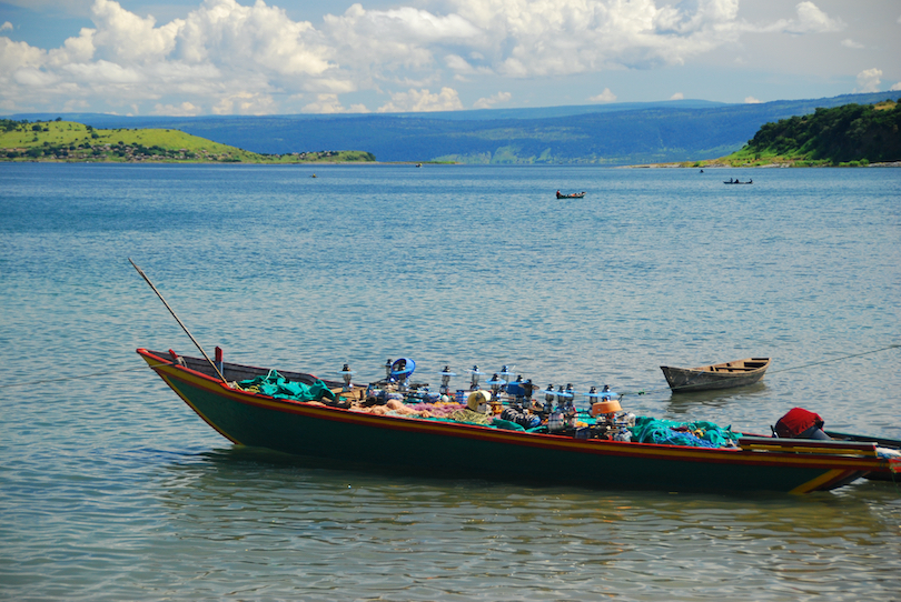 19 Largest Lakes In The World Photos Touropia 19-largest-lakes-in-the-world-photos-touropia