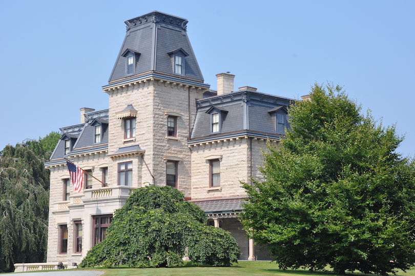 Chateau-sur-Mer