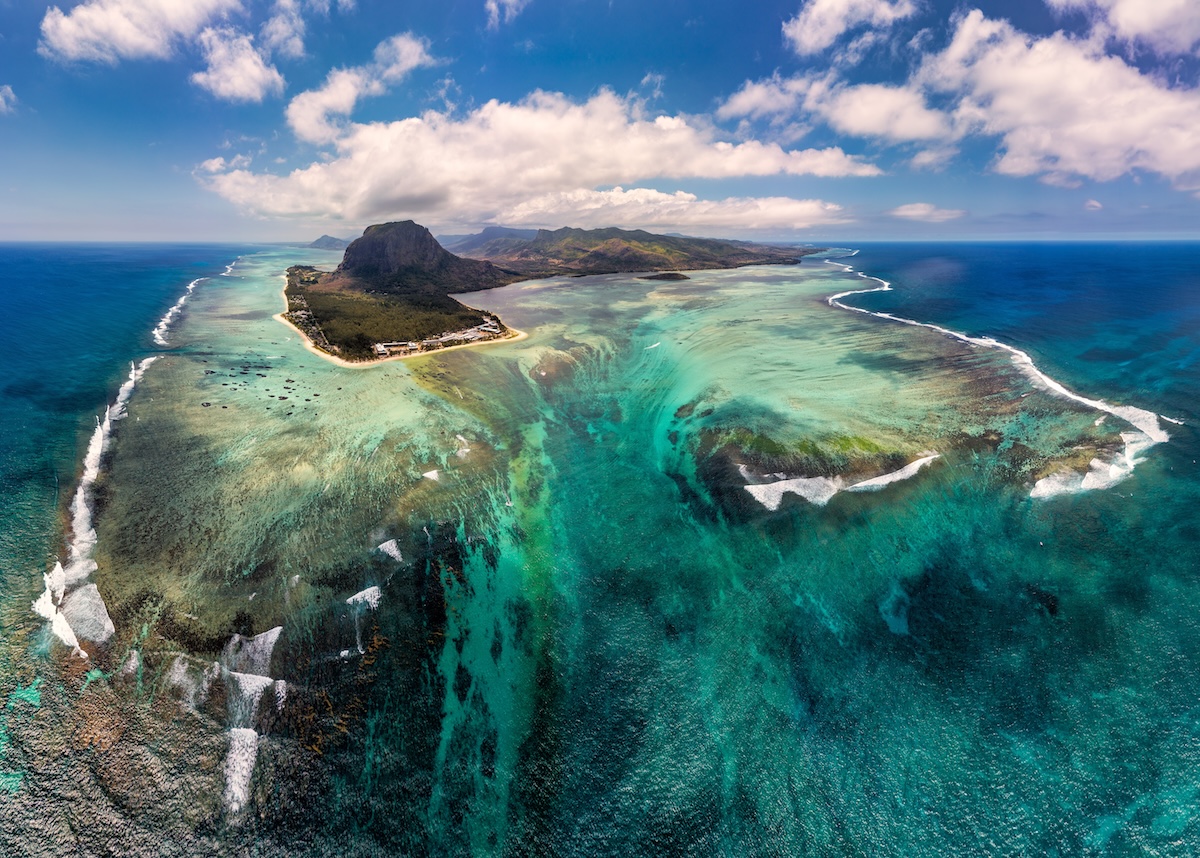 underwater waterfal