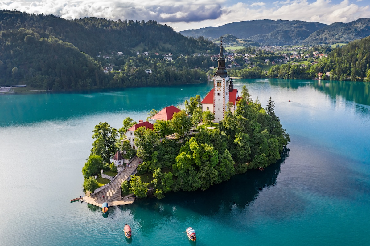 These Lake Islands Feel Almost Too Dreamlike To Be Real Map Touropia