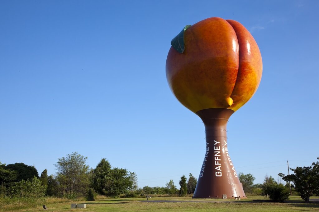12 Weird Roadside Attractions You Need to See to Believe (+Map) - Touropia