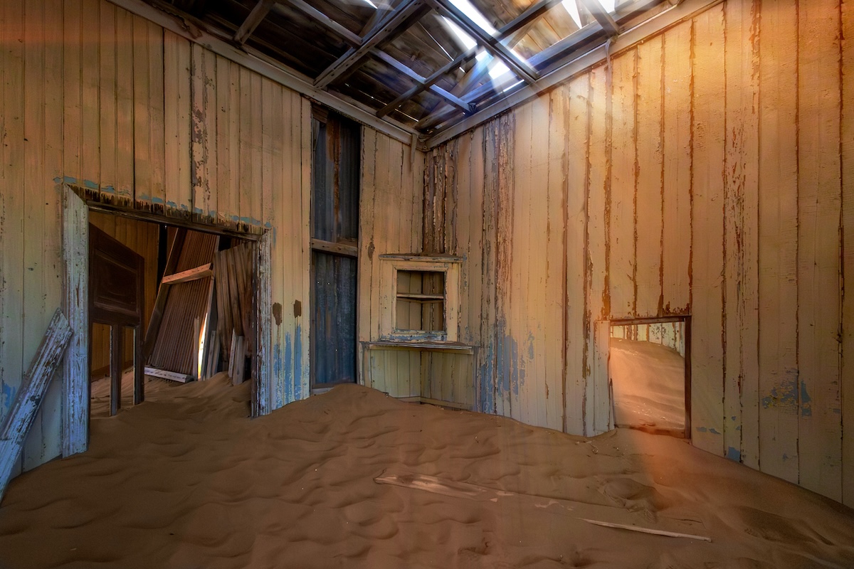 Kolmanskop Mansion