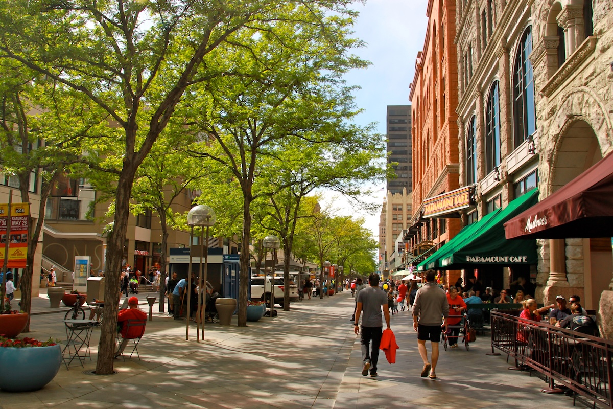 Centro comercial de la calle 16