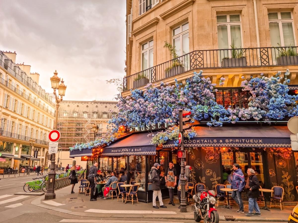 Bistro en las calles de Montmartre
