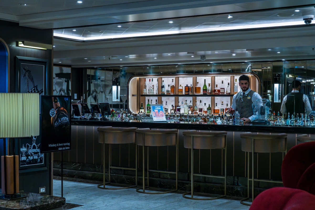 Cruise Bar