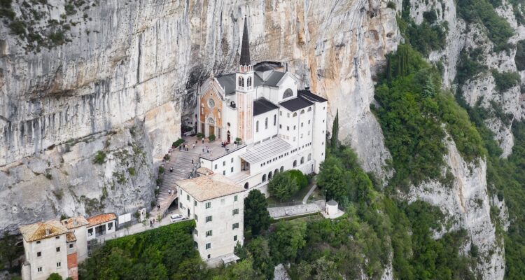 Santuario de la Madonna della Corona