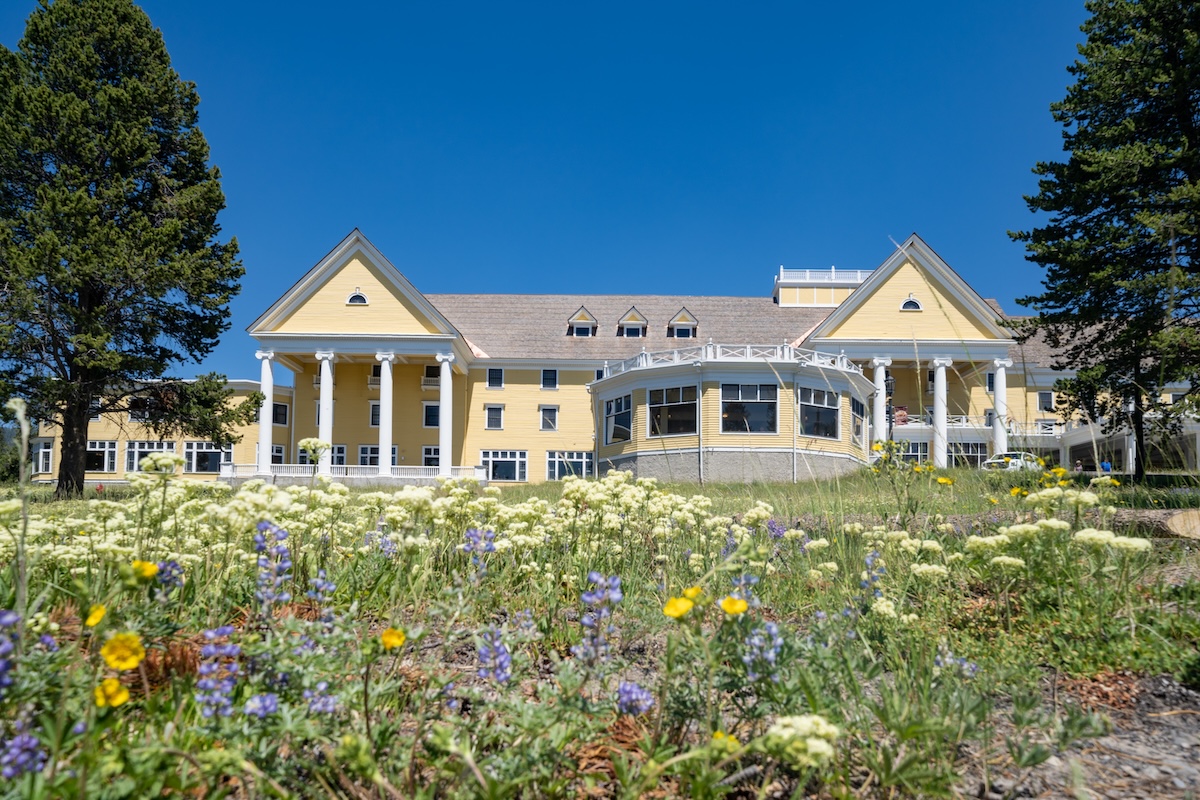 Lake Yellowstone Hotel